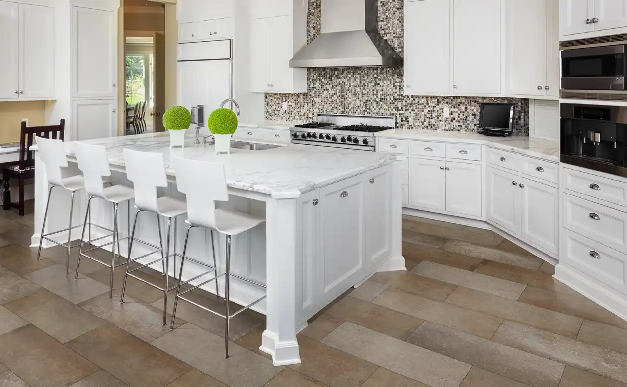 Kitchen with hardwood floors in Elkirdge, MD
